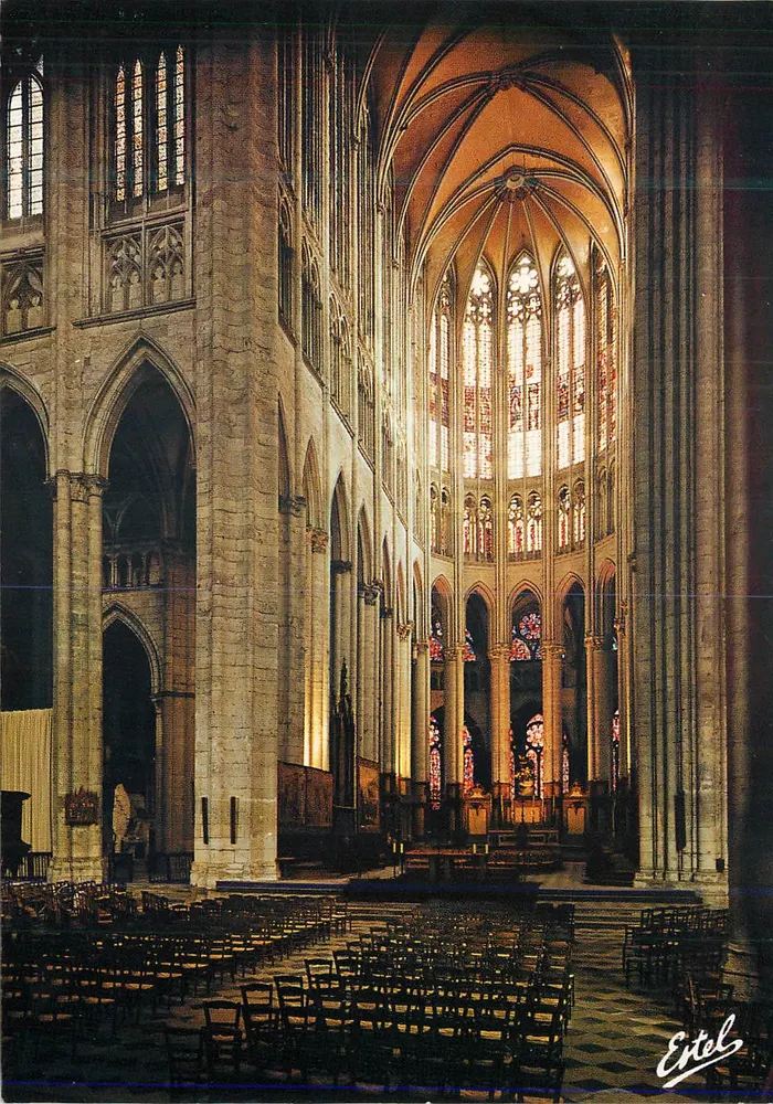 Catedral Nossa Senhora de Beauvais — nave — Editora Estel, n° 40910 W - Frente