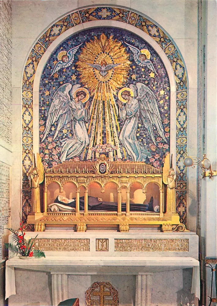 Câmara de Santa Luísa de Marillac — Capela da Medalha Milagrosa — Foto Pierre Bizet - Frente