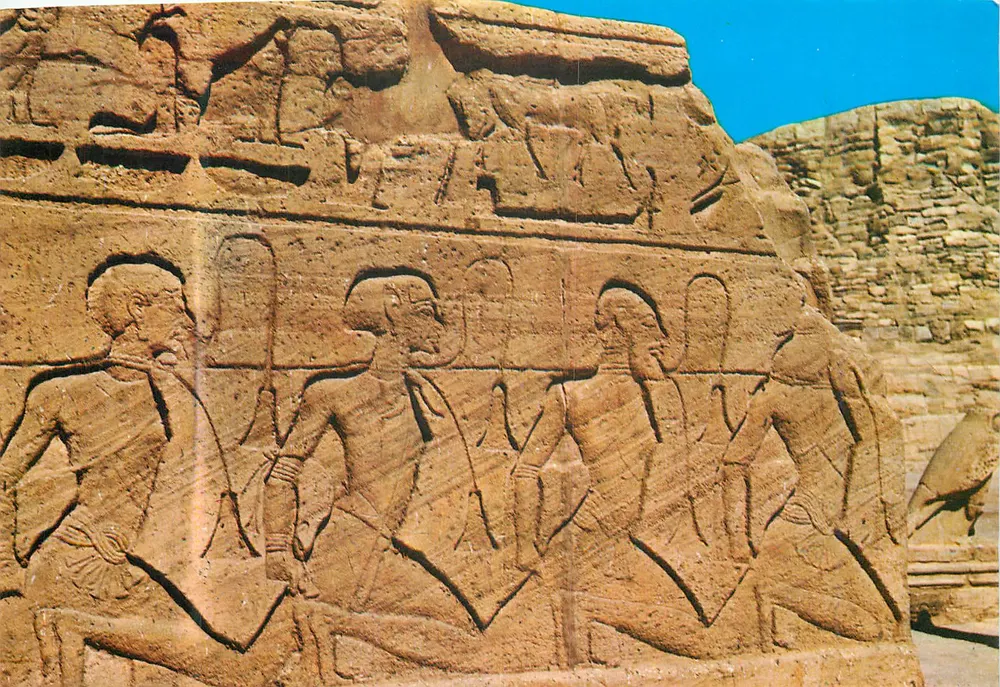Reliefs van Aziatische gevangenen — Egypte — Uitgever K. Lambelet & Landrock, n° 677 - Voorkant