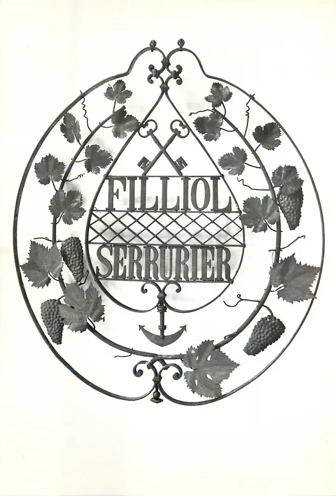 Sinal da fechadura Fillliol — Museu Carnavalet — editor Bulloz, Paris - Frente