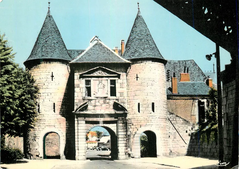 Besançon (Doubs) — A Porta Rivotte — Restos das fortificações do século XVI — Combier Imp. Macon (S.-et-L.) - Frente