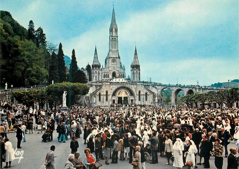 A Basílica - Lourdes — Edições P. Chambon, coleção 'Nossas Belas Pirineus' n°5018 - Frente