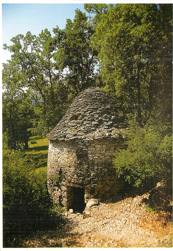 Une gariotte — Construction en pierre sèche disséminée sur le Causse — Edition de Luxe, n° 46-458 - Recto