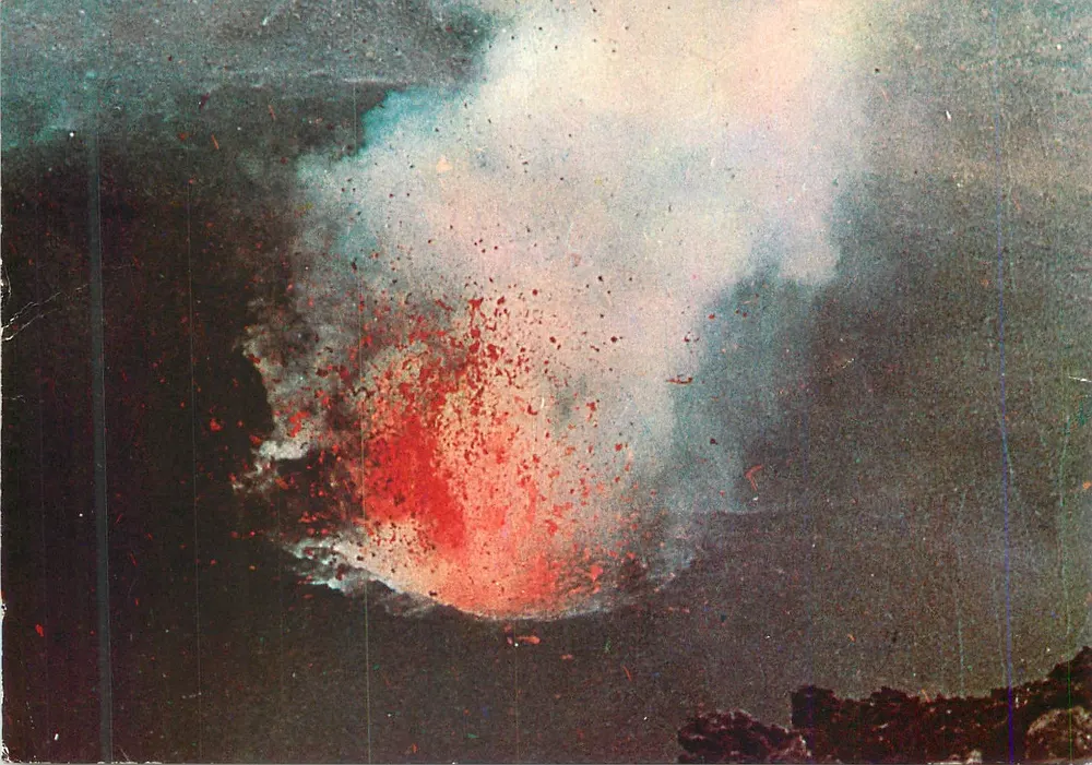 Éruption du volcan Etna — Cratère Nord-Est — Tecnofraf spa Palerme - Recto