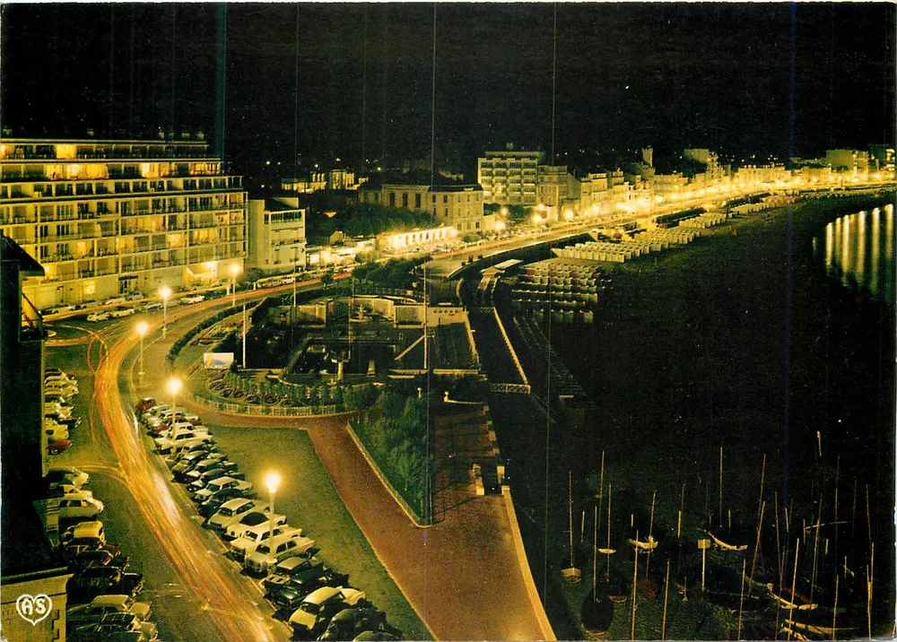 Les Sables-d'Olonne (Vendée) — Effet de nuit sur le remblai — ARTAUD Frères, Nantes - Recto