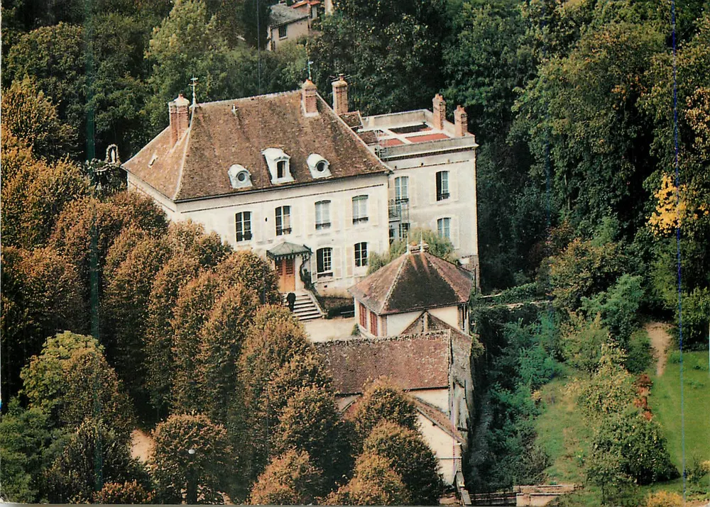 Schloss Villeneuve-sur-Yonne — Luftbild — Verlag Hélicolor France SA - Vorderseite