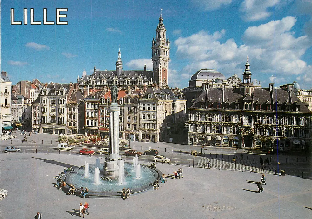 Lille — Place du Général de Gaulle avec fontaine et hôtel de ville — éditeur inconnu - Recto