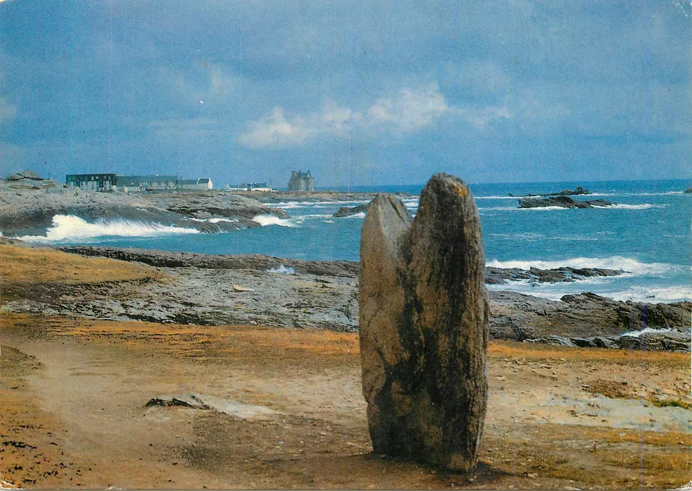 Menhir sur la côte sauvage — Presqu'île de Quiberon, Morbihan — Éditions d'Art Le Doaré - Recto