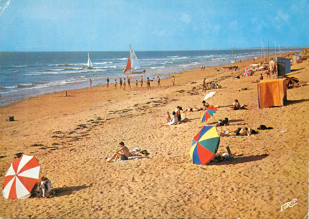 Praia de Notre-Dame-de-Monts — vista de banhistas e barcos a vela — Edição Europ - Frente