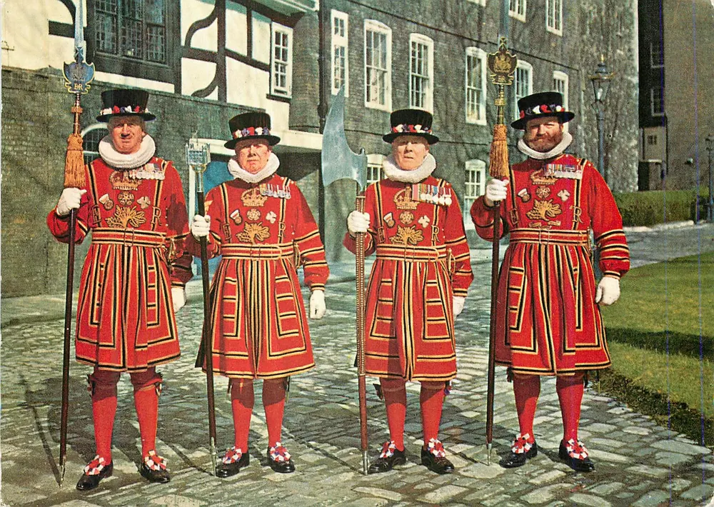 Tower of London — Yeoman Warders in Ceremonial Dress — Printed in England for HMSO by The Campfield Press - Recto