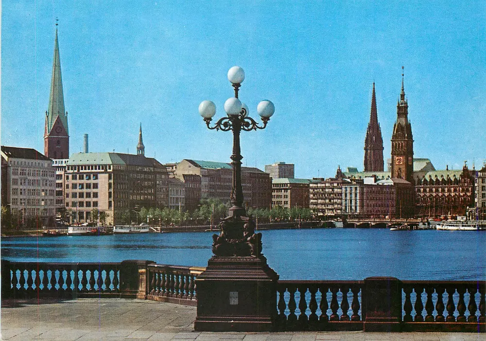 Hamburg — Ansicht der Lombardsbrücke über den Inneren Alster — A.L. Postkarten-Verlag Hamburg - Vorderseite