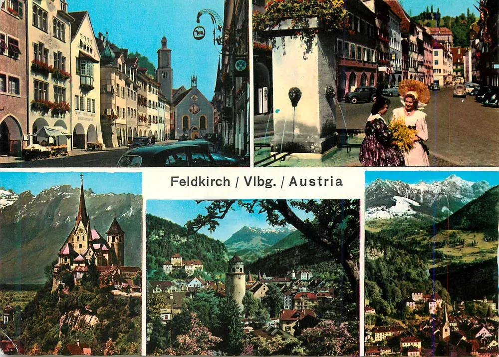 Feldkirch / Vlb.g. / Áustria — vista panorâmica com igreja, montanhas e rua animada - Frente