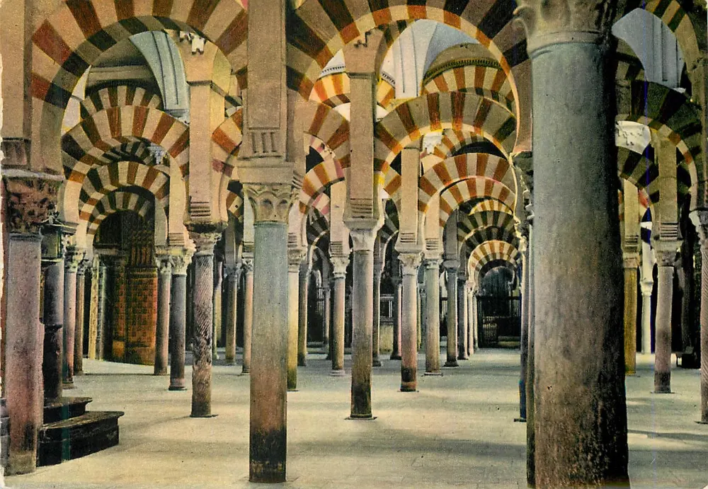 Cordoue - La Mezquita — Labyrinthe de colonnes — Morgat - Recto