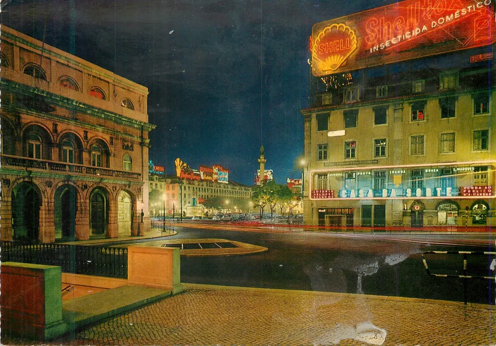 Lissabon nachts — Teatro Nacional links — Verlag Portugal Turístico, Nr. 755/68 - Vorderseite