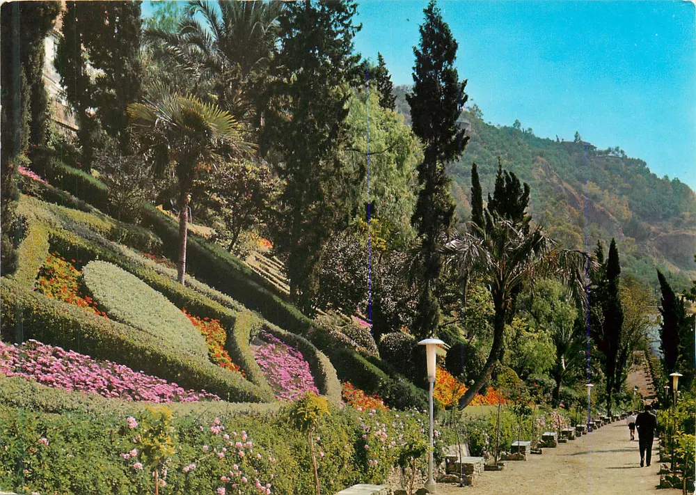 Jardins de Puerta Oscura — Málaga — editor COBAS & Cia. S.R.C. - Frente