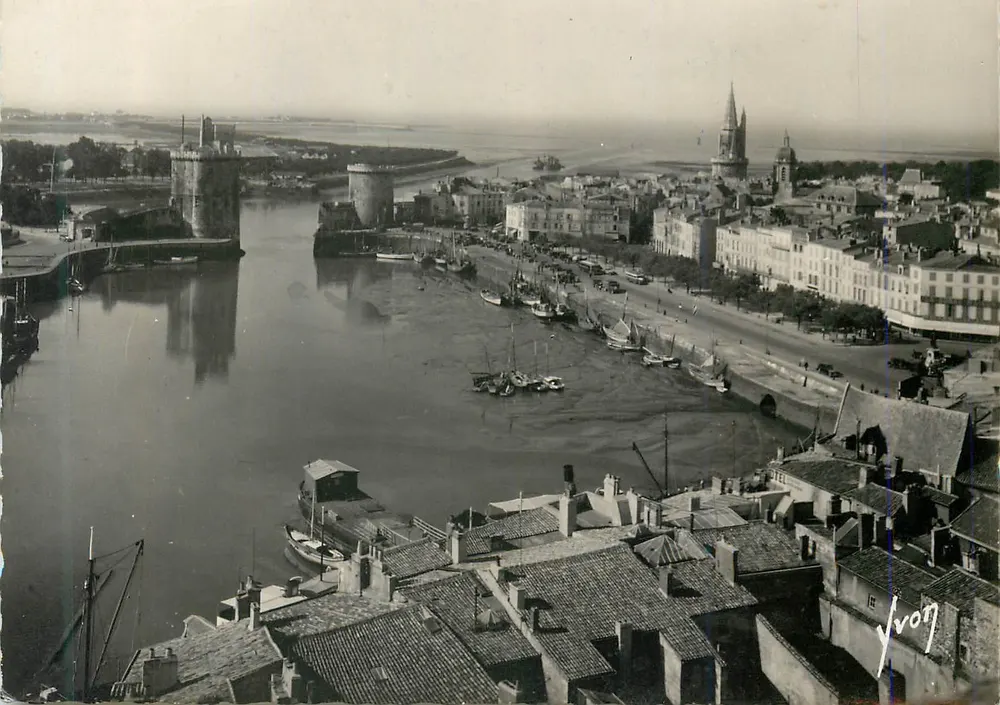 La Rochelle (Charente Maritime) — O porto — Edições d'Art 'YVON', Paris - Frente