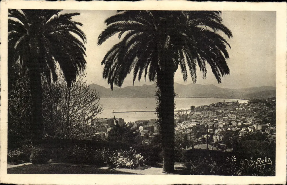 Cannes — Vista geral tirada de Super-Cannes — Rella - Frente
