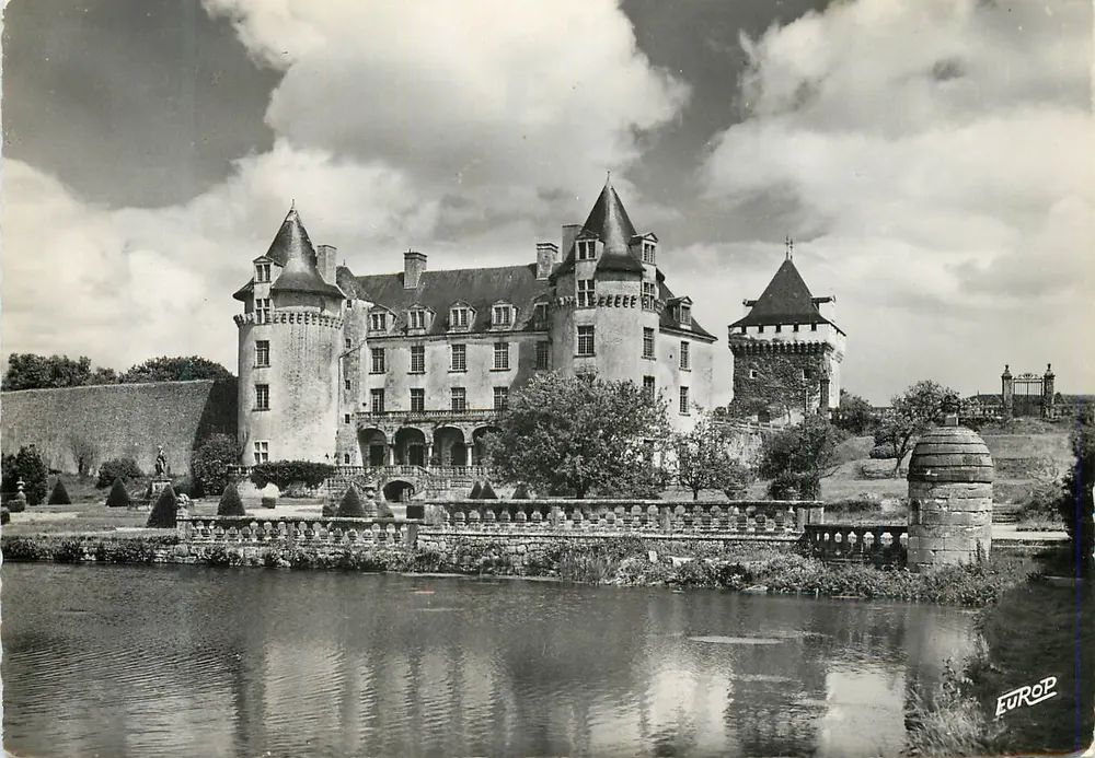 Schloss La Roche-Courbon — Saint-Porchaire (Ch-Ma) — Edition de l'Europ - Vorderseite