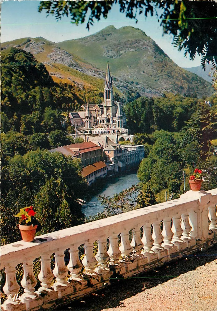 Lourdes — A Basílica e o Gave — Ed. P. Doucet, n° 57 - Frente