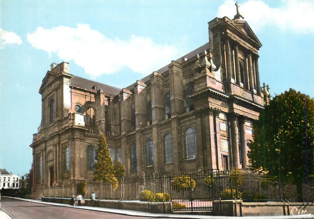 Arras — A Catedral — Impressor Combier, Macon - Frente
