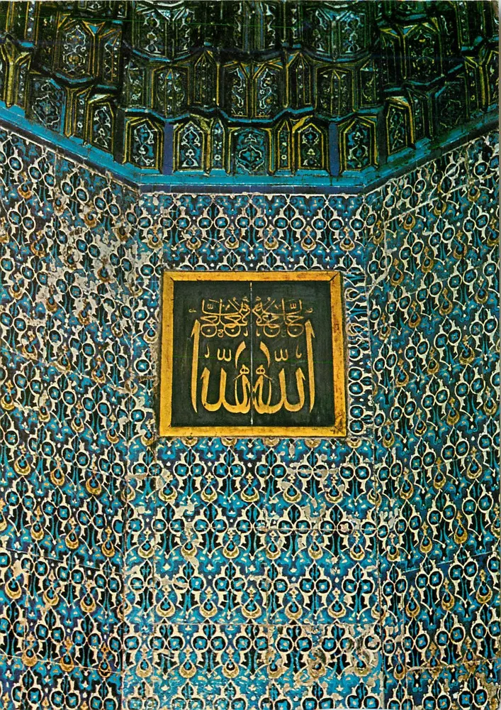 Os azulejos do mihrab e a inscrição 'Allah' — Século XV — Keskin Color - Frente