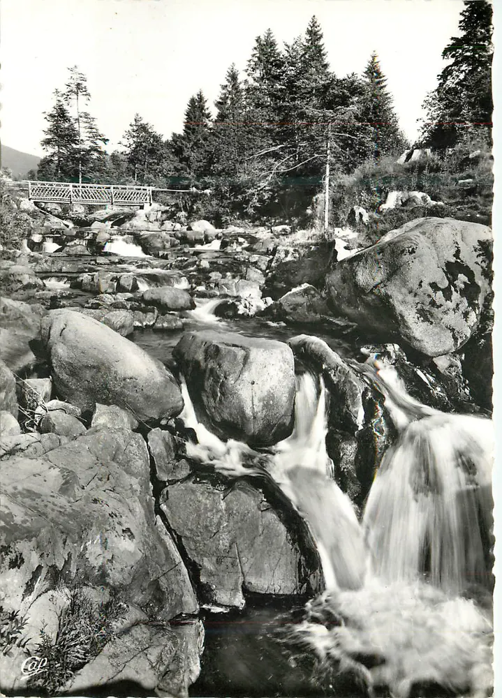 O Salto das Cuves — Gérardmer — Réal Photo, 44, rue Letellier, Paris - Frente