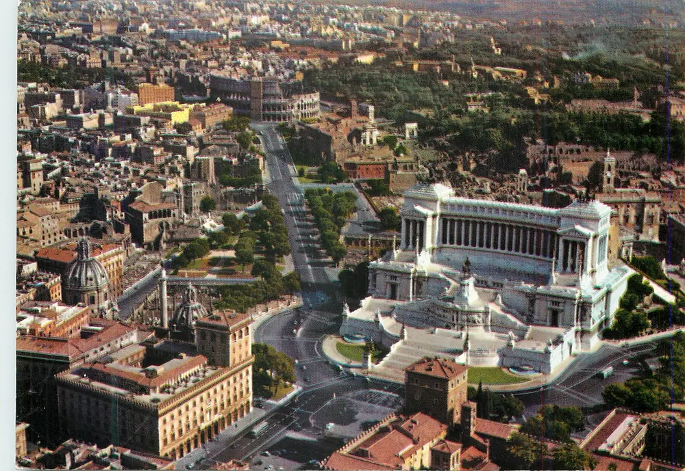 Rome — Vue aérienne du Vittoriano et du Colisée — éditeur Italian Leader, n° 23447 - Recto