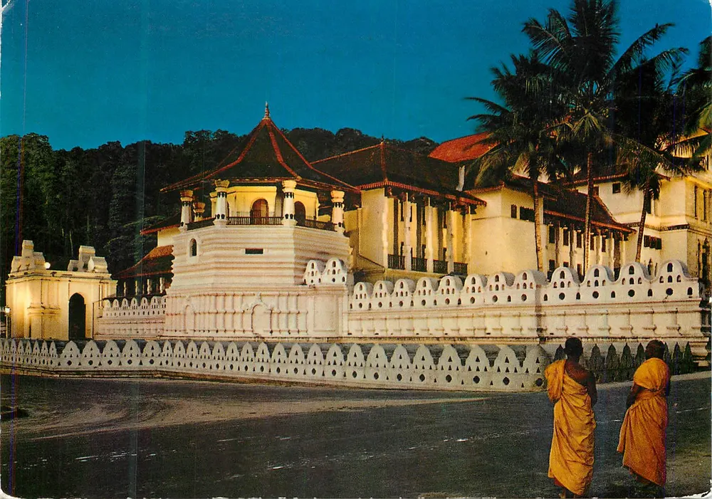 Templo del Détroit — Kandy — Ceylon Tourist Board - Anverso