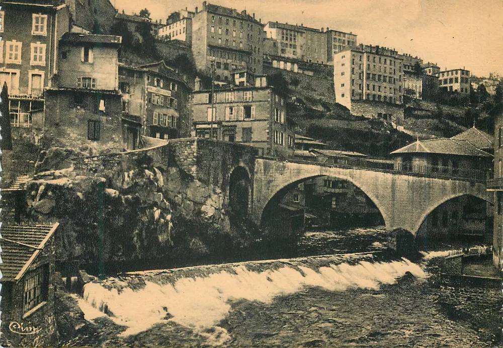 Thiers (P.-de-D.) — O Ponte de Seychailles — Héliogravure Combier Macon - Frente