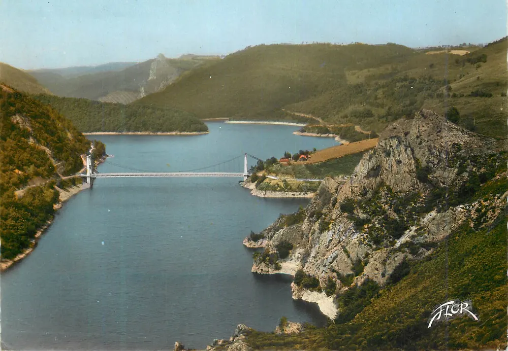 O Ponte de Tréboul — Cantal pittoresque — Edições Artísticas Marceau Carrière, n° 11.572-2 - Frente