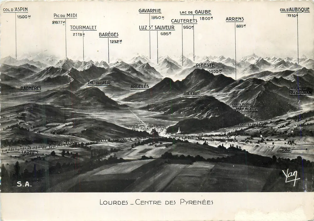 Lourdes - Centre des Pyrénées — vue panoramique des sommets environnants — S.A. Van - Recto