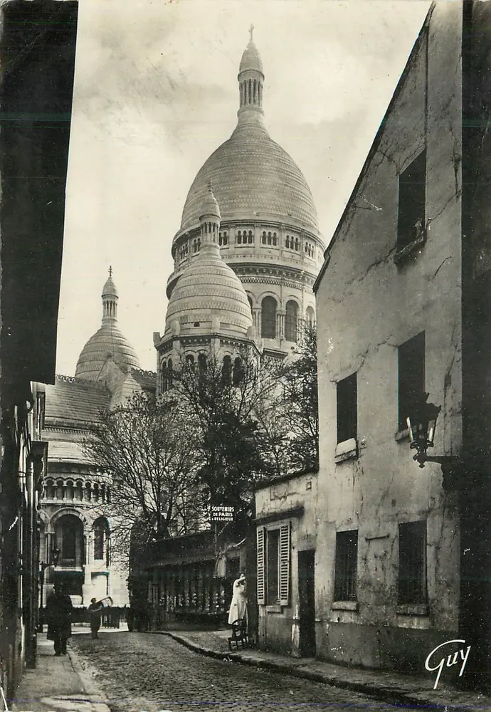 Sacre-Cœur de Montmartre — Blick aus einer Gasse — Guy - Vorderseite