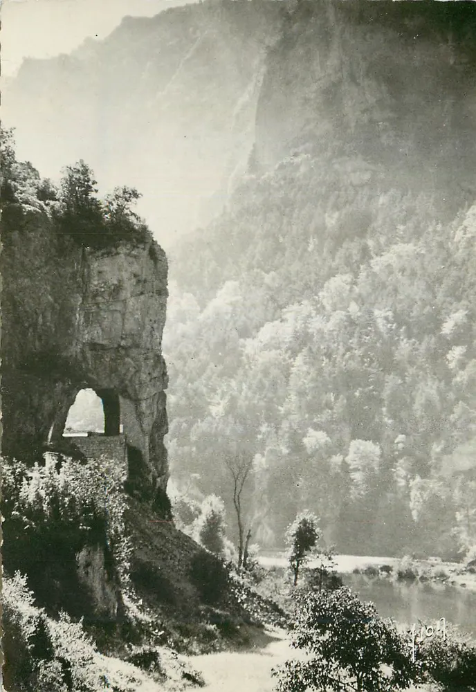 Gorges du Tarn — Environ de La Malène (Lozère) — Tunnel de la Croze — Éditions d'Art 'Yvon' Paris - Recto