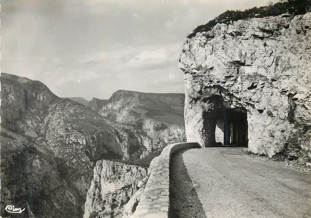 Gorges du Verdon (Var) — Linker Ufer - Eingang zum Tunnel de Fayet — Photo Combier Macon - Vorderseite