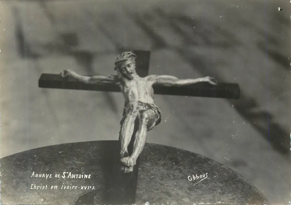 Christus aus Elfenbein in der Abtei Saint-Antoine — Gbbous - Vorderseite