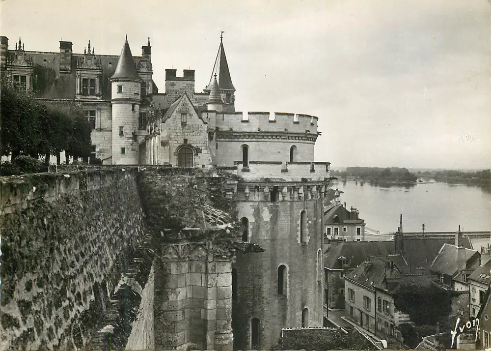 Amboise — Schloss, östlicher Seiten und Loire — Éditions d'Art YVON, Nr. 7101 - Vorderseite