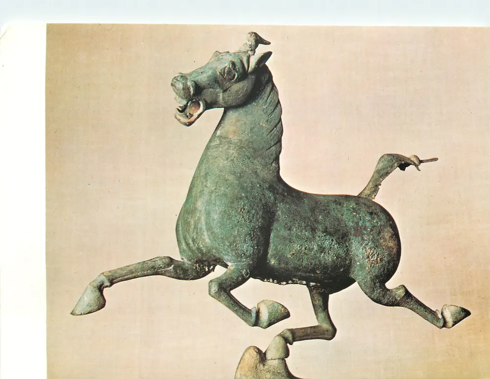 Cavalo voador — Bronze da Época dos Han posteriores (25-220 d.C.) — L.P.A. Éditeurs, Paris - Frente