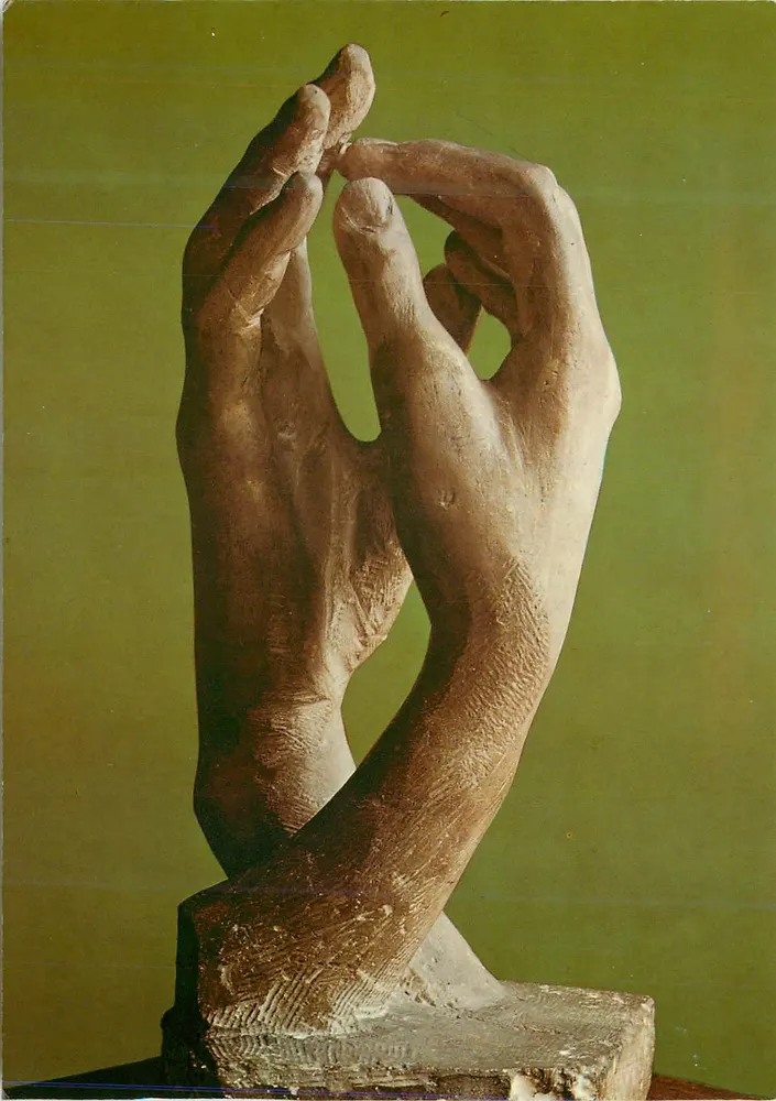 Duas mãos entrelaçadas — escultura em pedra — Museu Rodin, Paris - Frente