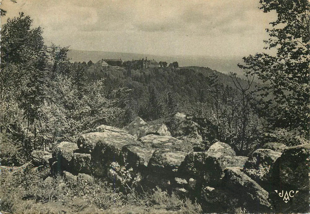 Mont Sainte-Odile — Das Kloster und die Patenmauer von Süden gesehen — Éditions d'Art J. Arnold - Vorderseite