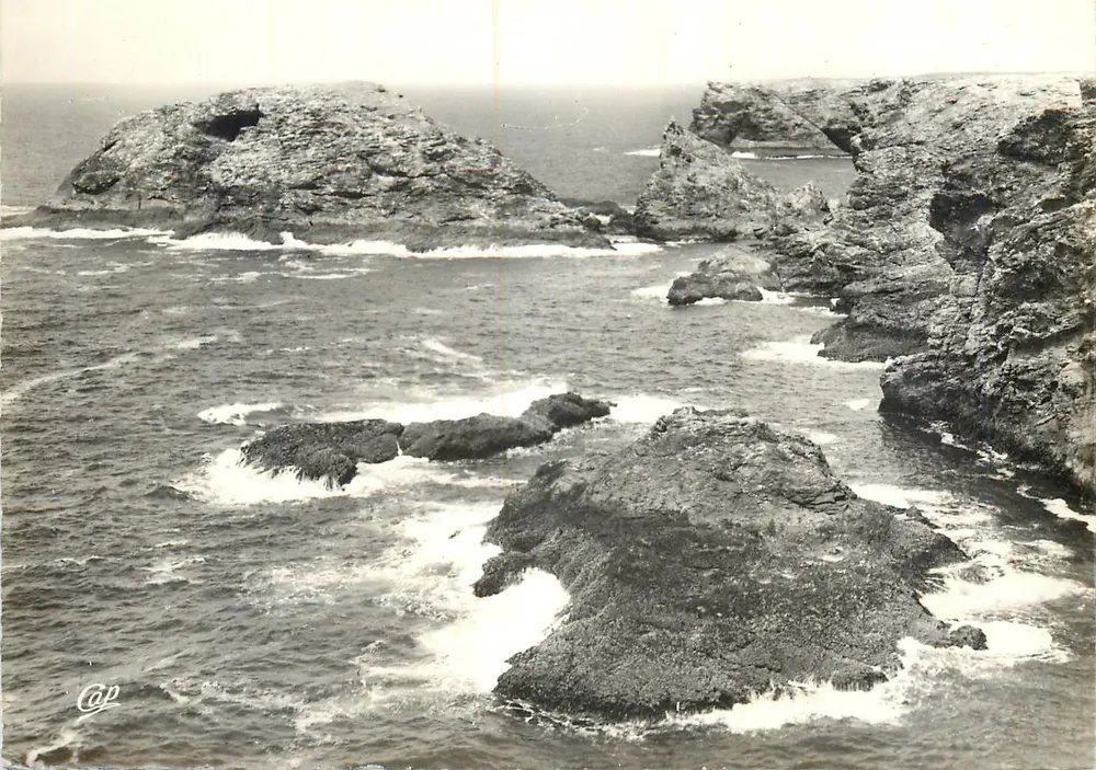 Belle-Île-en-Mer — Rochers de l'Apothicaire — Cie des Arts Photomécaniques, Paris - Recto