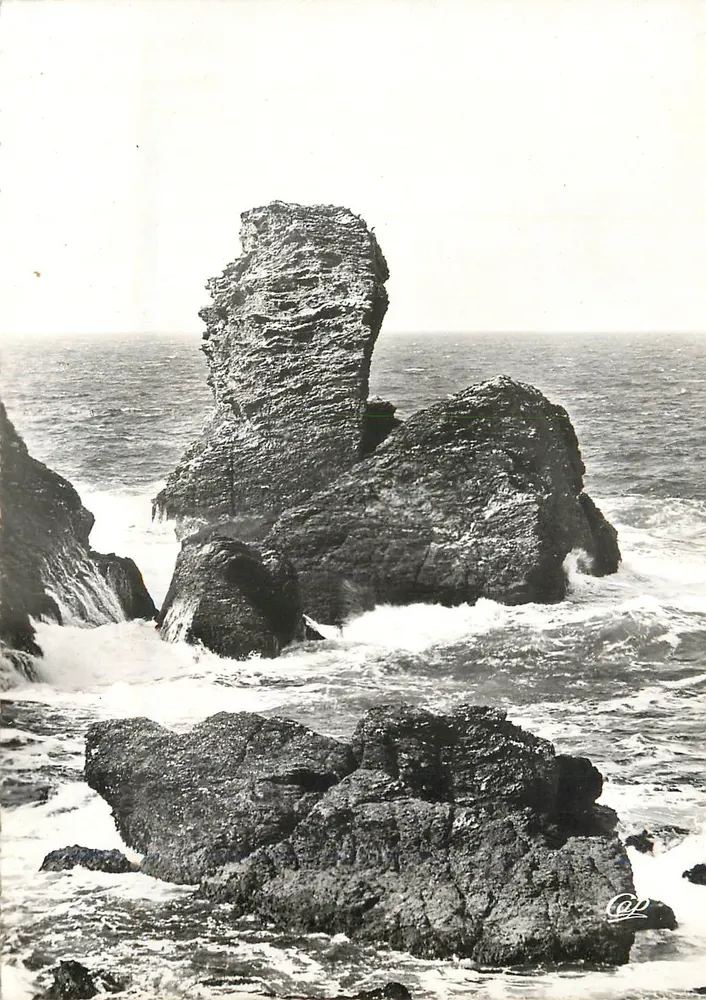 Belle-Île-en-Mer — Pointe des Poulains, le « Sphinx » — Cie des Arts Photomécaniques, 44, rue Letellier, Paris - Recto