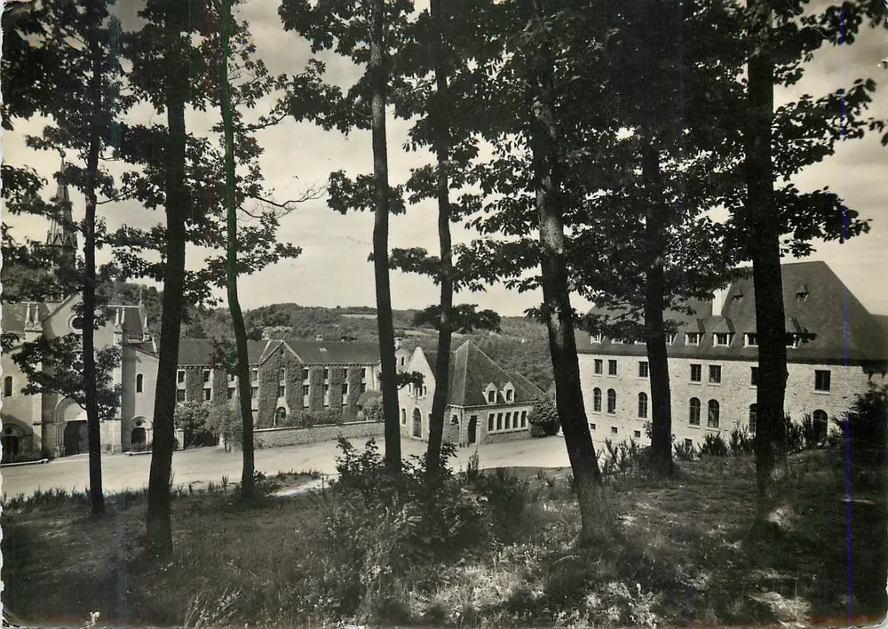 Abbaye de la Pierre-qui-Vire — Vue Générale Nord — Éditions du LYS, Souvigny - Recto