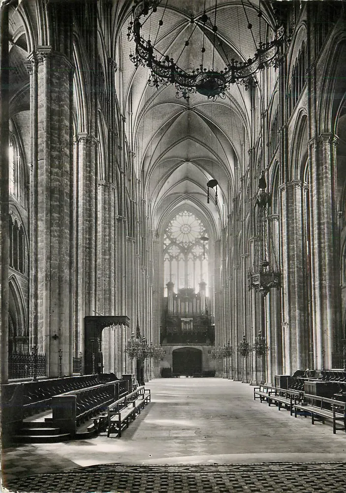 Cathédrale Saint-Étienne de Bourges — Grande Nef vue du Chœur — Photo Veritable - Recto