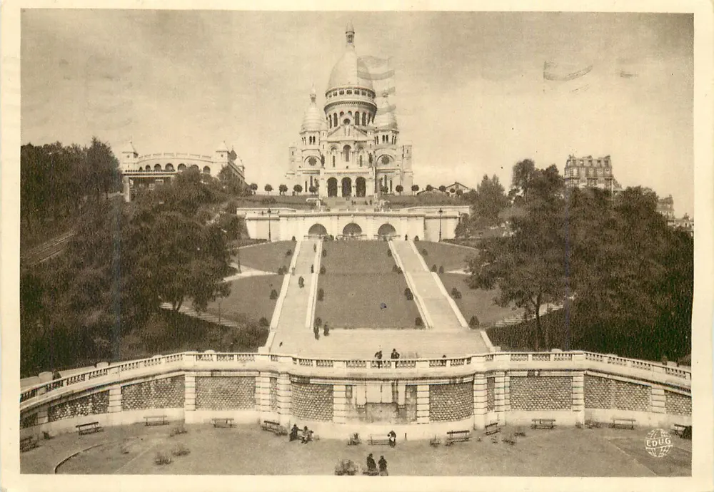 O Sagrado Coração — Paris — Editor EDUG - Frente