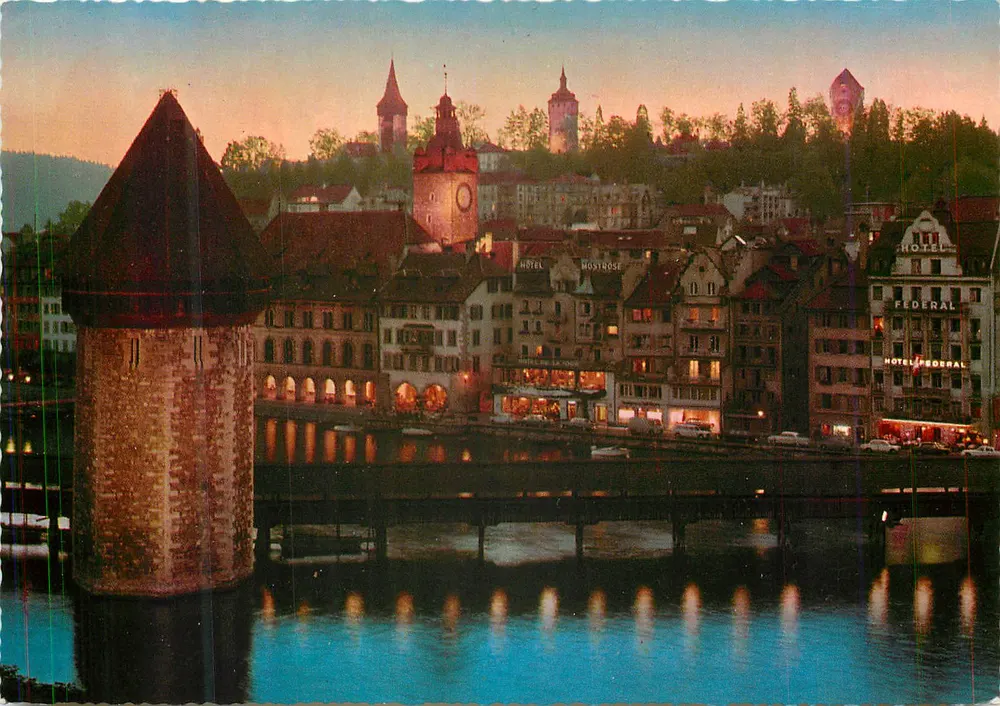 Luzern — vue de la vieille ville avec la Kapellbrücke et les tours Musegg — Rowessa-Verlag, n° 8031 - Recto