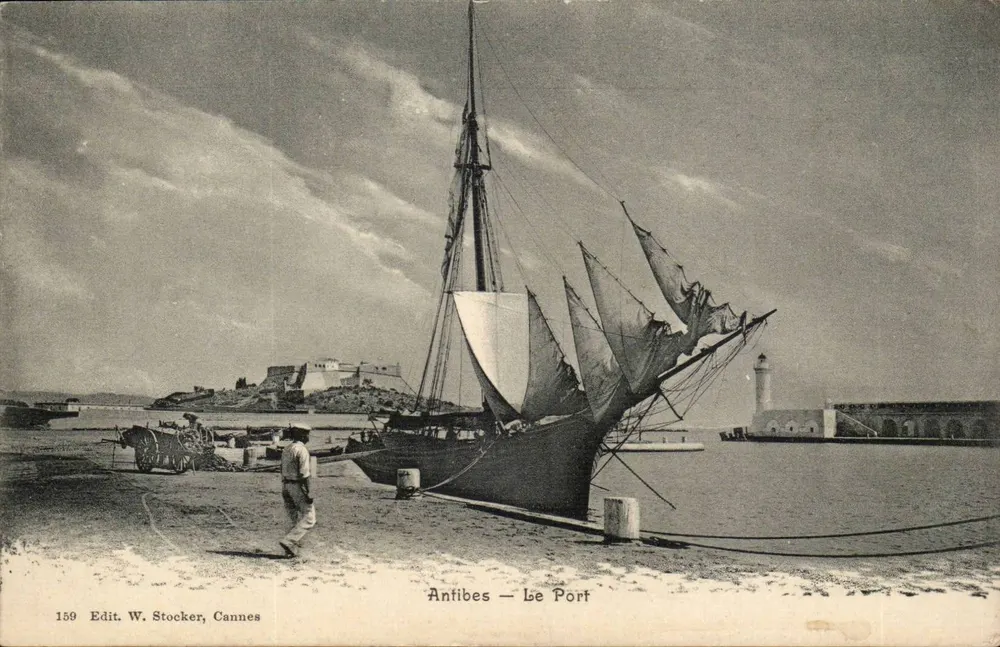 Antibes — Le Port — Edit. W. Stocker, Cannes, n° 159 - Recto