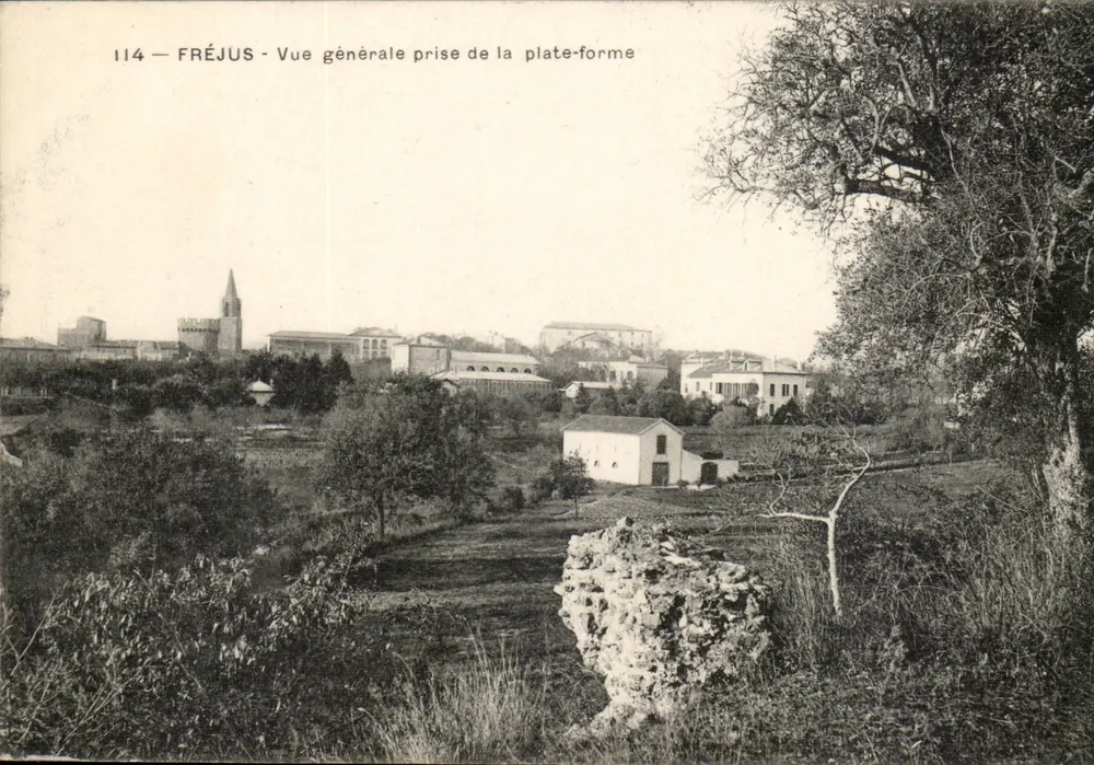 Fréjus — Vista geral tirada da plataforma — Editor: 114 - Frente