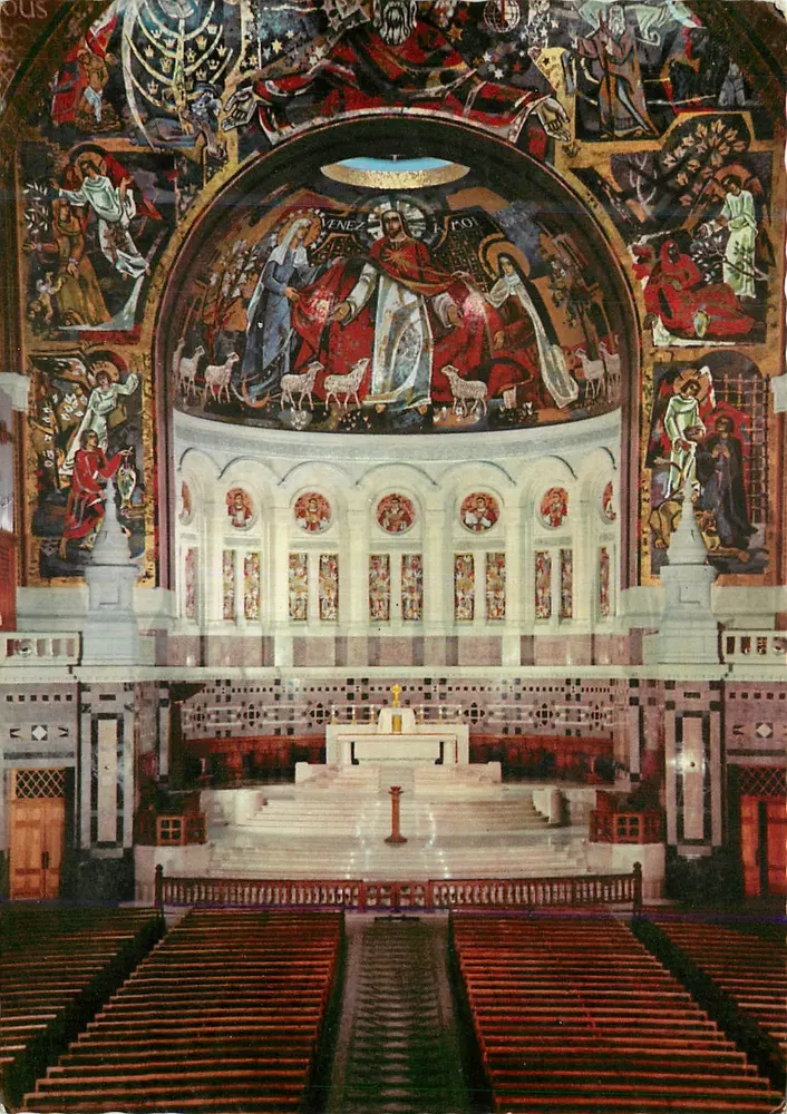 Basilique de Lisieux — Arc triomphal et chœur — Direction du Pèlerinage - Recto