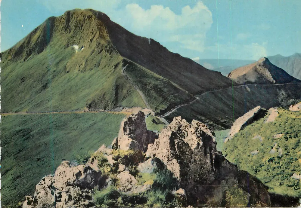 Le Puy Mary — vue panoramique — Éditions BOS, Aurillac - Recto