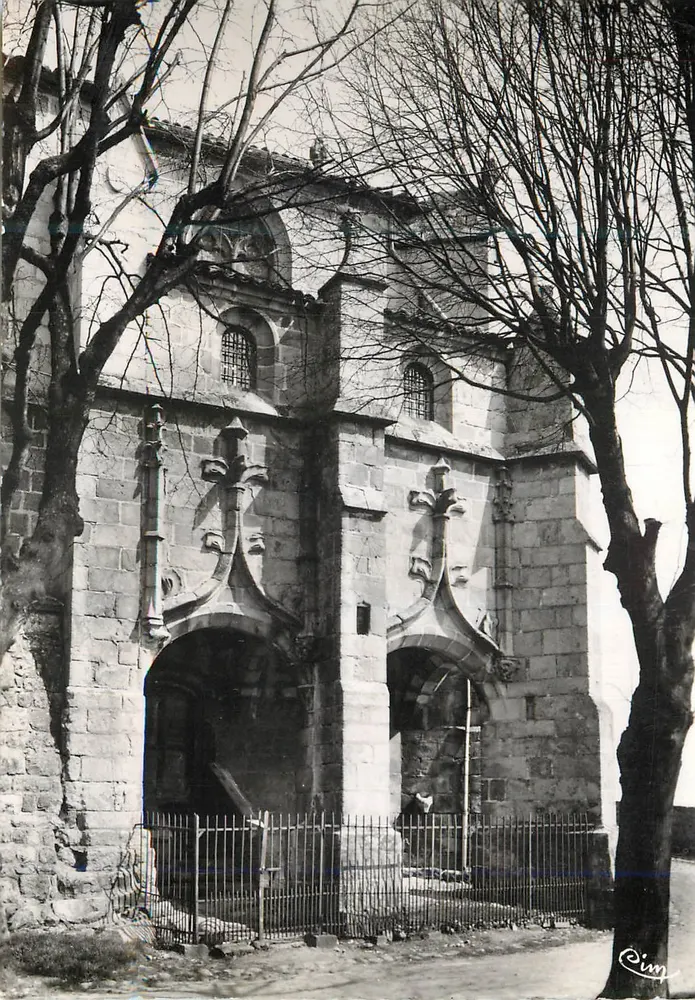 St-Bonnet-le-Château (Loire) — Entrada da Cripta — Comtier Imp. Macon (S.-et-L.) - Frente